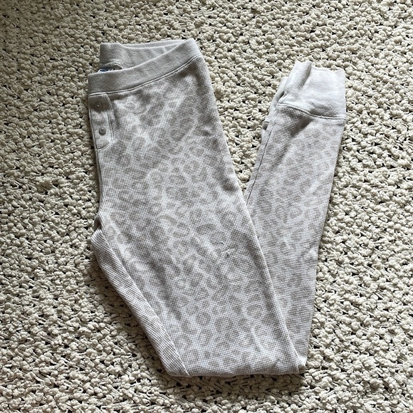 🤍 Old Navy Thermal Knit Pajama Leggings in Snow Leopard 🤍 - Picture 1 of 7